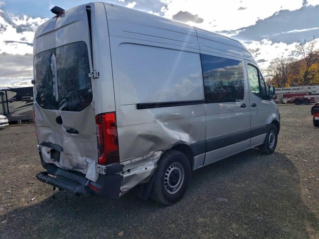 Salvage 2024 Mercedes-benz Sprinter  in Gray