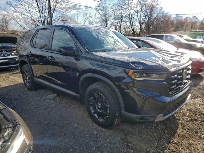 Salvage 2025 Honda Pilot Trailsport in Black
