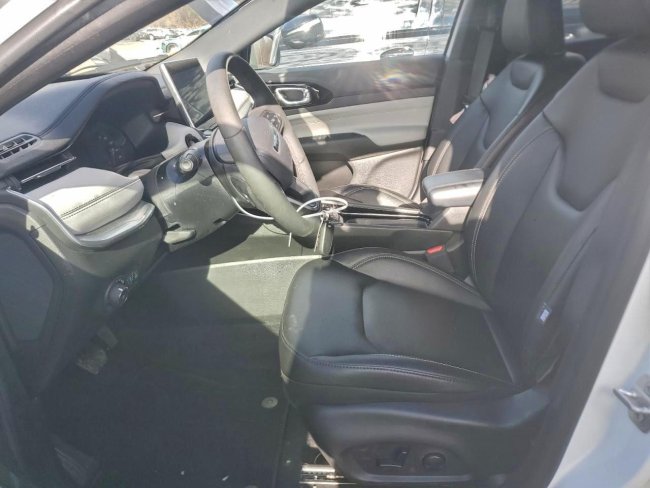 Salvage 2025 Jeep Compass Limited in White