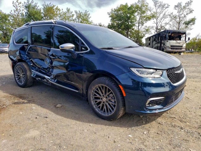 Salvage 2022 Chrysler Pacifica Pinnacle in Blue