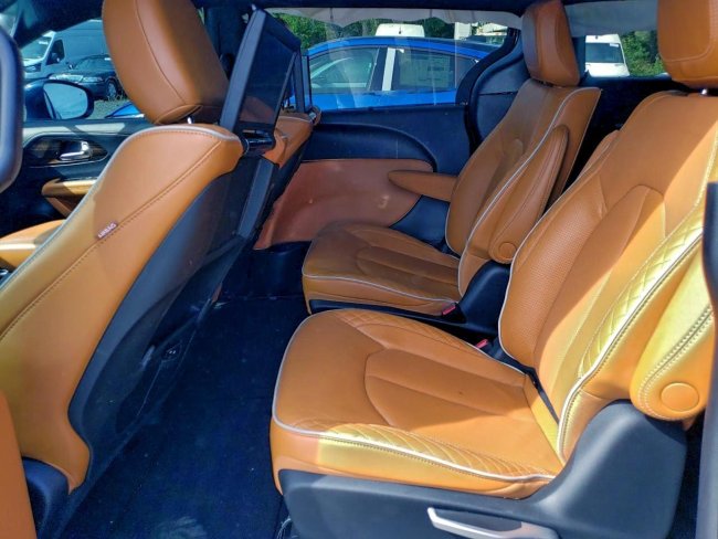 Salvage 2022 Chrysler Pacifica Pinnacle in Blue