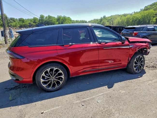 Salvage 2025 Lincoln Nautilus  in Burgundy
