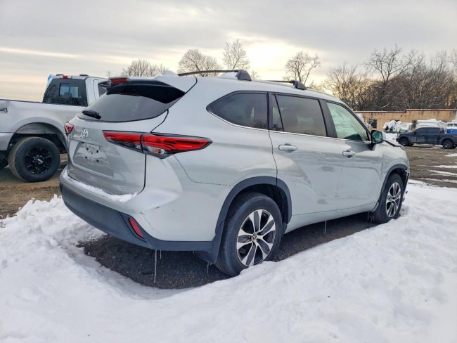 Salvage 2023 Toyota Highlander Xle in Gray