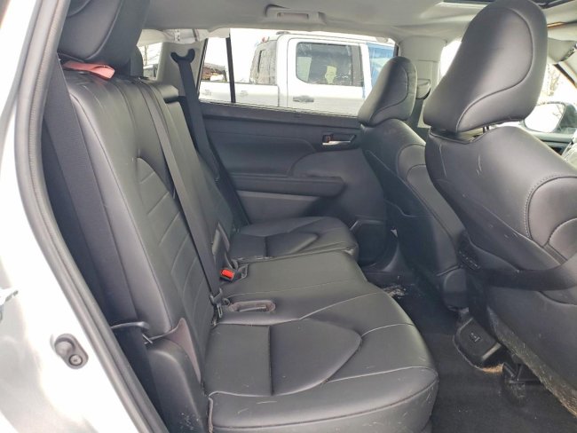 Salvage 2023 Toyota Highlander Xle in Gray