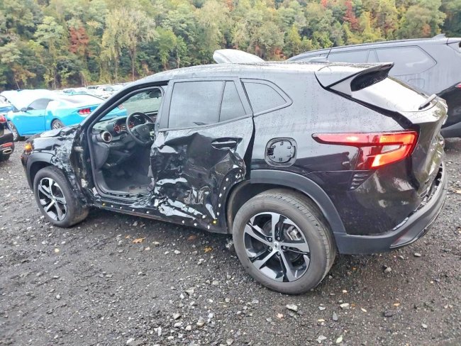 Salvage 2024 Chevrolet Trax 1rs in Black