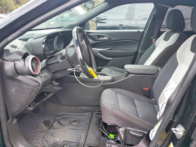 Salvage 2024 Chevrolet Trax 1rs in Black