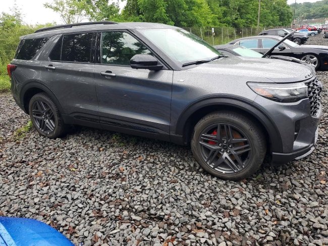 Salvage 2025 Ford Explorer St-line in Gray