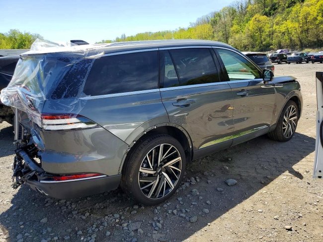 Salvage 2025 Lincoln Aviator Reserve in Gray