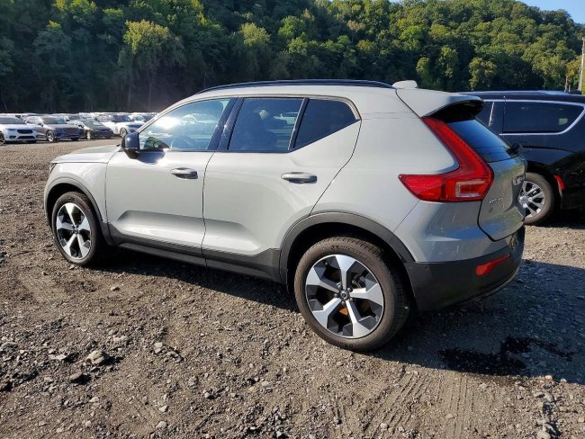 Salvage 2024 Volvo Xc40  in Gray