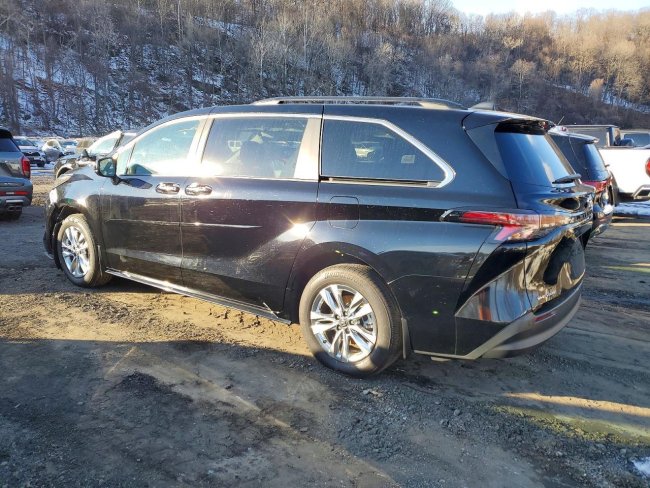 Salvage 2025 Toyota Sienna Xle in Black