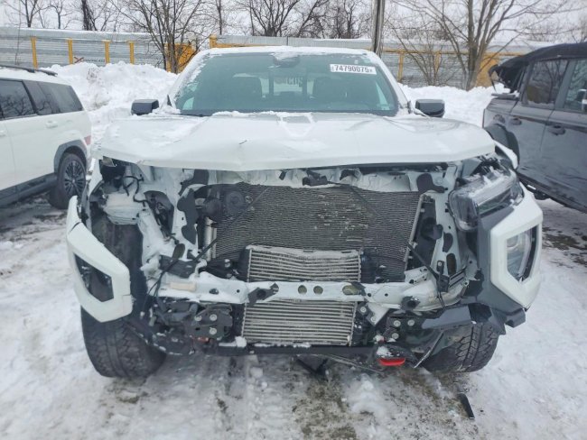 Salvage 2024 Gmc Canyon  in 