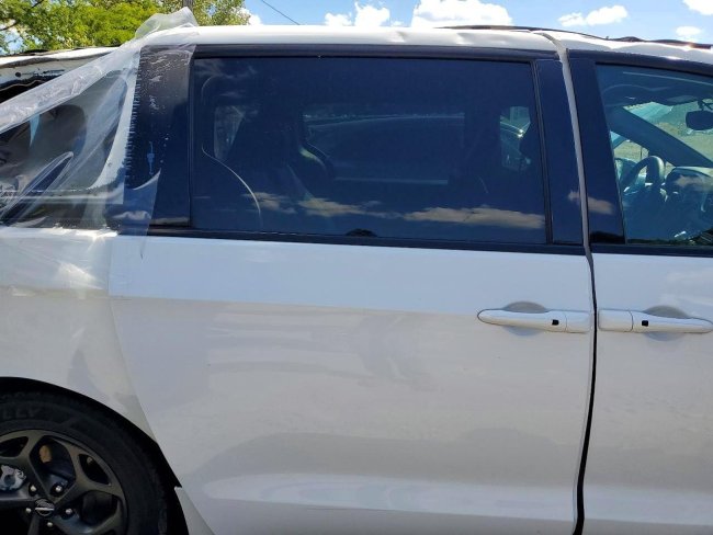 Salvage 2024 Chrysler Pacifica Hybrid Select in White