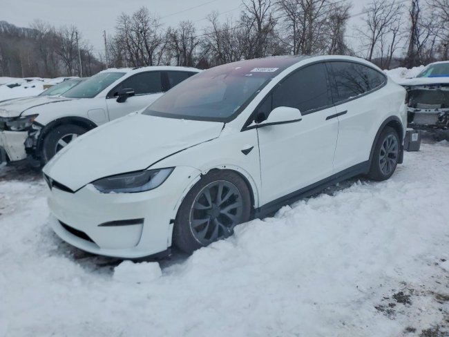 Salvage 2024 Tesla Model X  in White