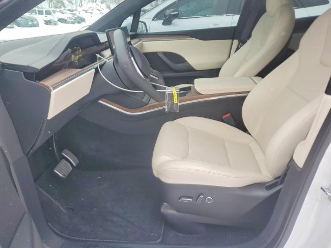 Salvage 2024 Tesla Model X  in White