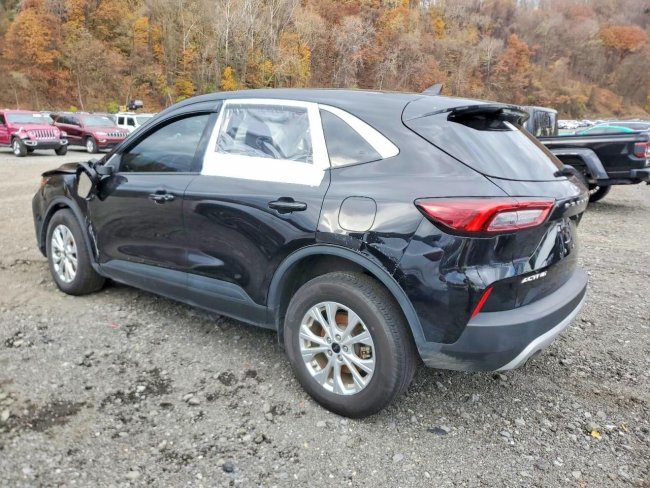 Salvage 2024 Ford Escape  in Черный