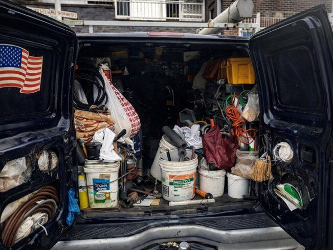 Salvage 2000 Ford Econoline 250 in Blue