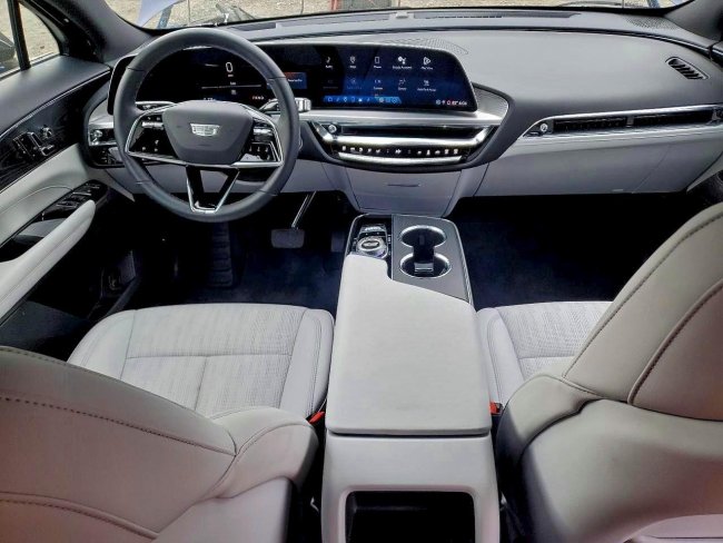 Salvage 2024 Cadillac Lyriq Luxury in Синий