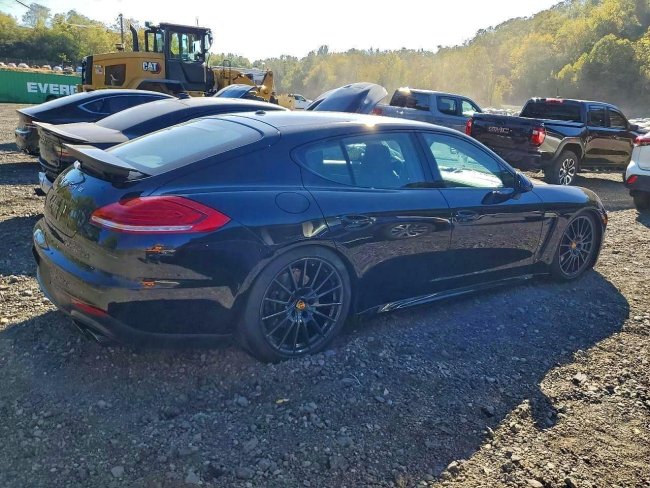 Salvage 2016 Porsche Panamera  in Black