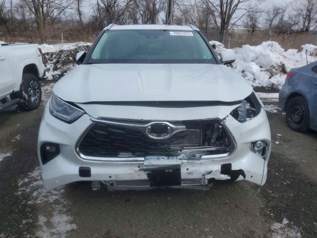 Salvage 2025 Toyota Highlander Hybrid Limited in White