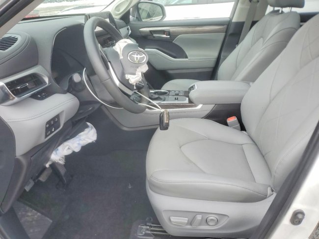 Salvage 2025 Toyota Highlander Hybrid Limited in White