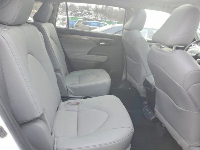 Salvage 2025 Toyota Highlander Hybrid Limited in White