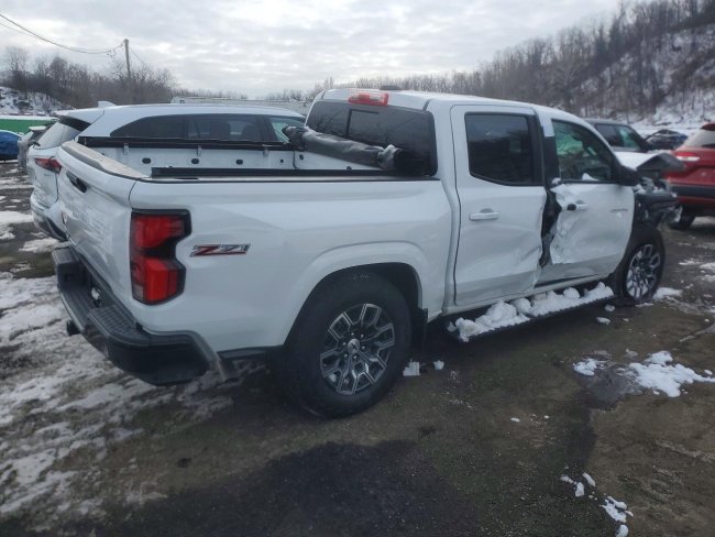 Salvage 2025 Chevrolet Colorado Z71 in Белый