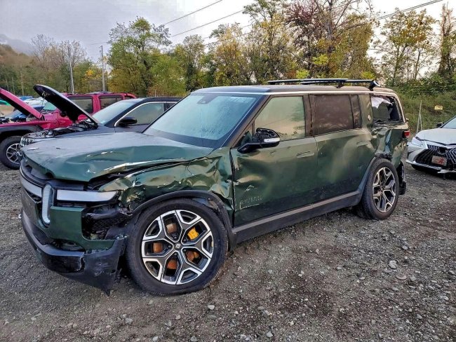 Salvage 2023 Rivian R1s Launch Edition in Green