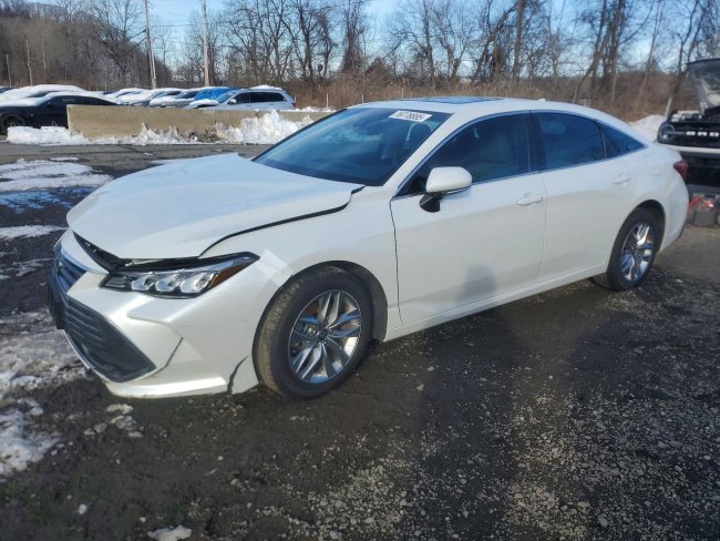 Salvage 2022 Toyota Avalon Xle in White