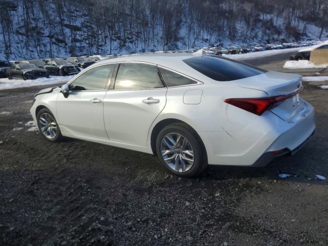 Salvage 2022 Toyota Avalon Xle in White