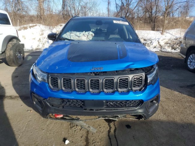 Salvage 2025 Jeep Compass Trailhawk in Blue