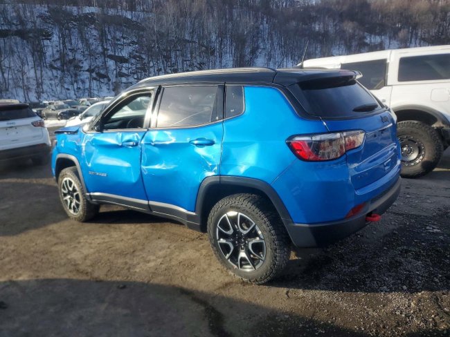 Salvage 2025 Jeep Compass Trailhawk in Blue