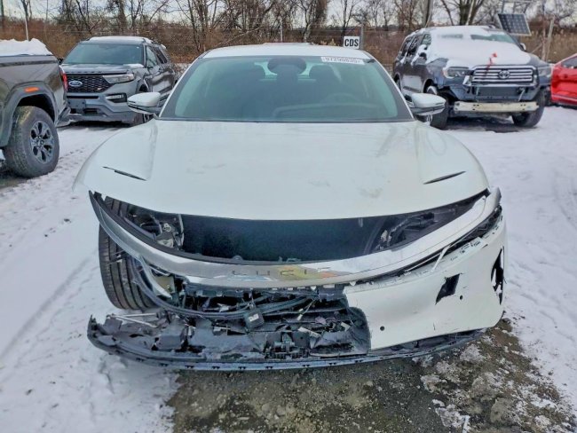 Salvage 2025 Lucid Motors Air  in White