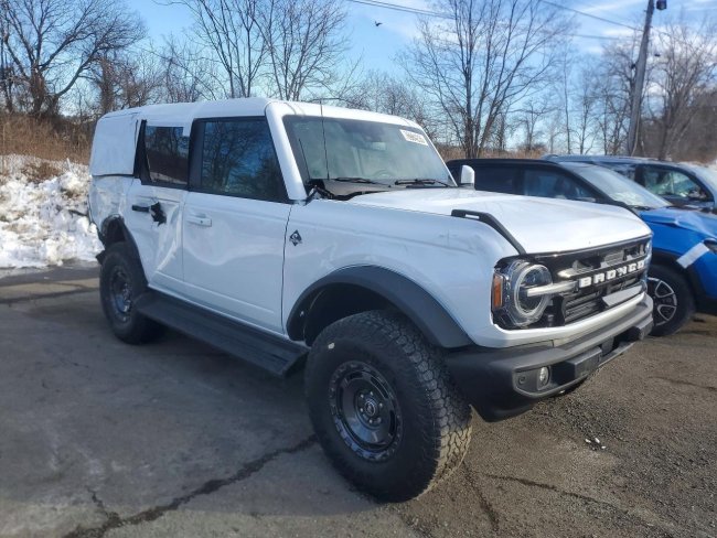 Salvage 2025 Ford Bronco Outer Banks in White