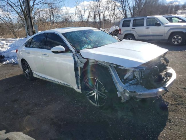 Salvage 2022 Honda Accord Touring Hybrid in White