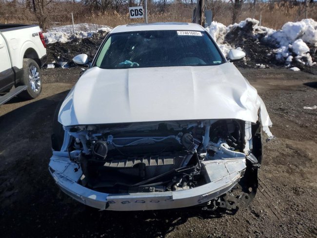 Salvage 2022 Honda Accord Touring Hybrid in White