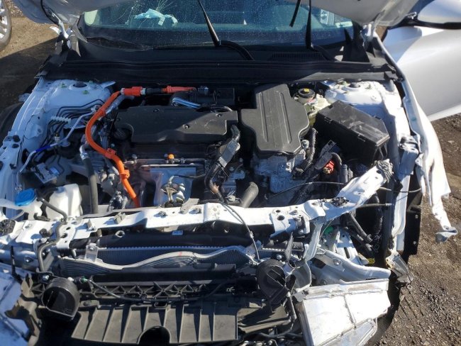 Salvage 2022 Honda Accord Touring Hybrid in White