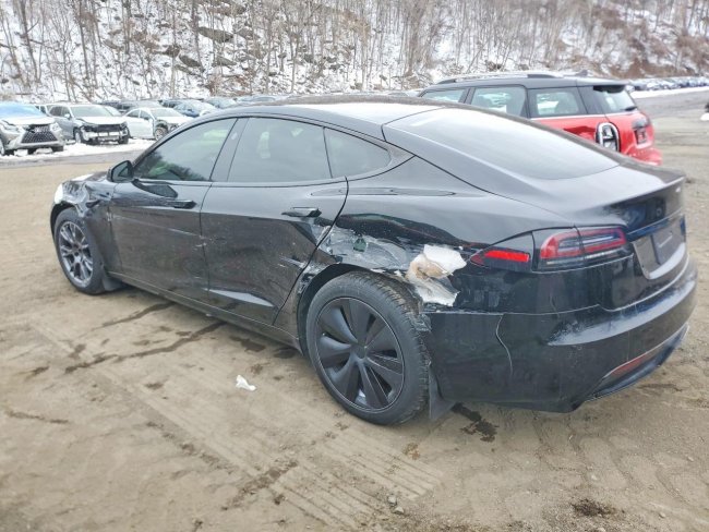Salvage 2022 Tesla Model S  in Black