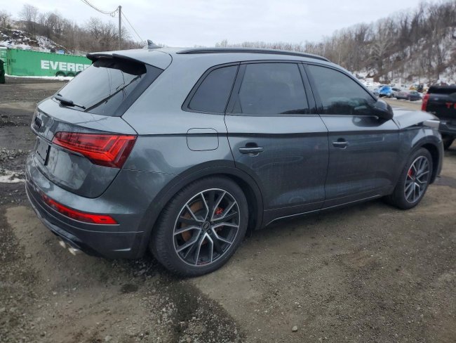 Salvage 2025 Audi Sq5  in Gray