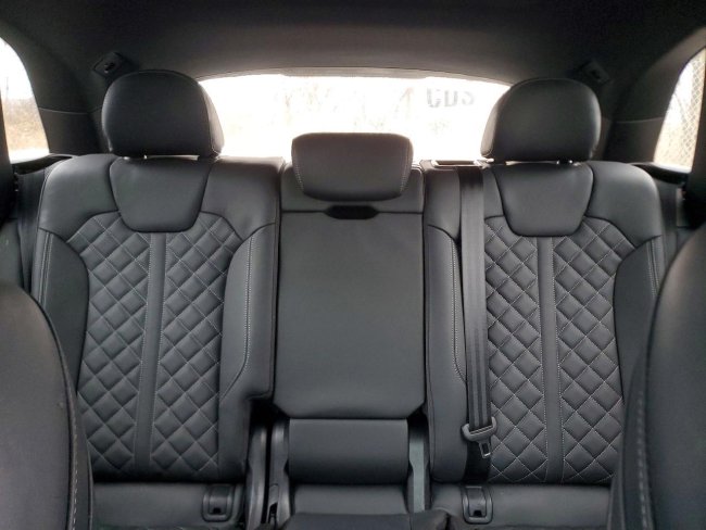 Salvage 2025 Audi Sq5  in Gray