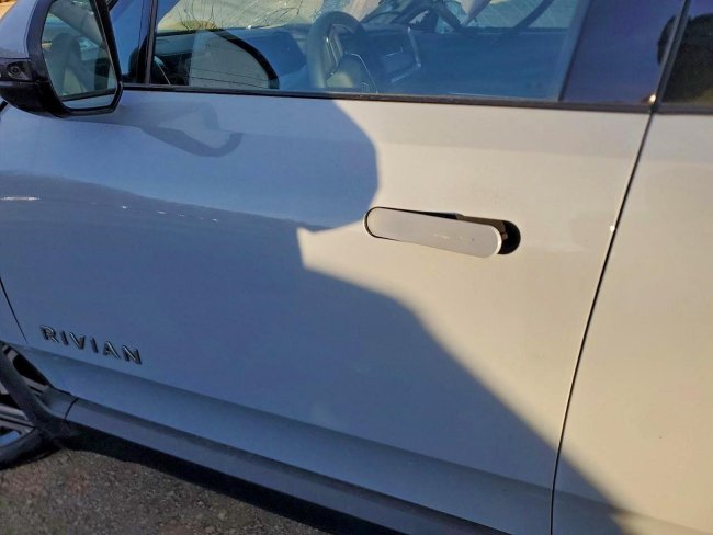 Salvage 2025 Rivian R1s Adventure in Gray