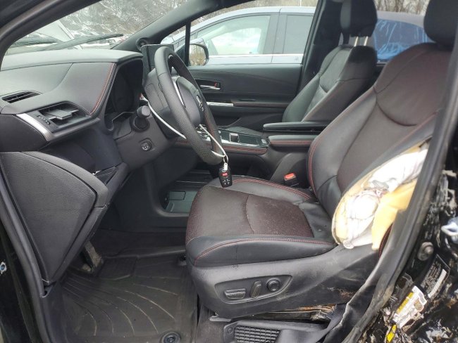 Salvage 2025 Toyota Sienna Xse in Черный