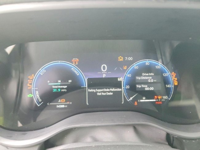 Salvage 2025 Toyota Sienna Xse in Черный