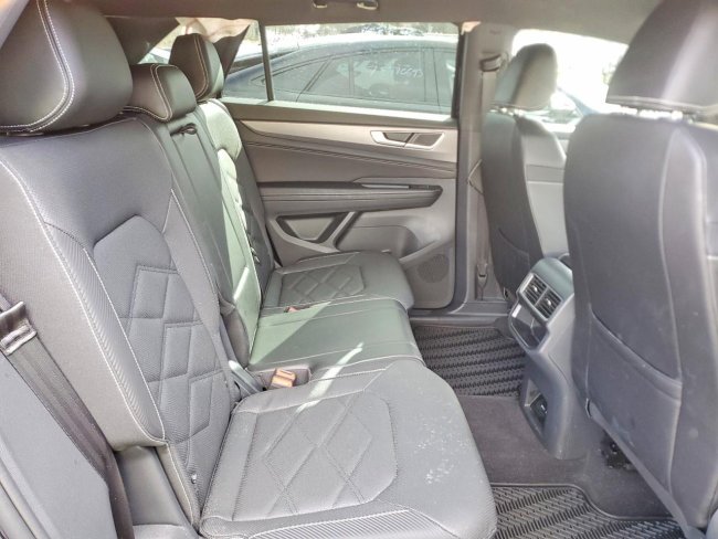 Salvage 2024 Volkswagen Atlas Cross Se in Black