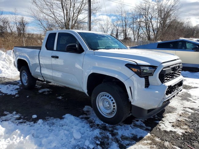 Salvage 2025 Toyota Tacoma  in White