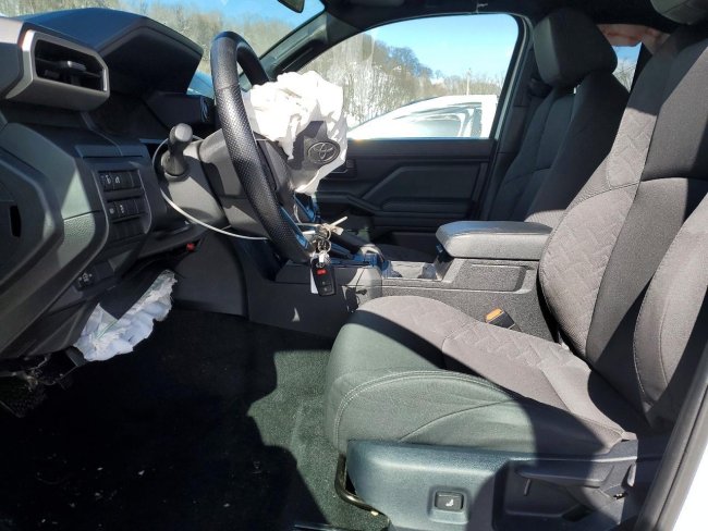 Salvage 2025 Toyota Tacoma  in White