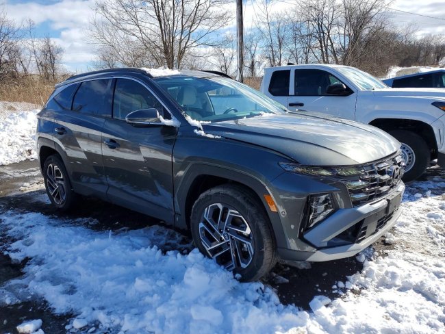 Salvage 2025 Hyundai Tucson Hybrid Limited in Gray