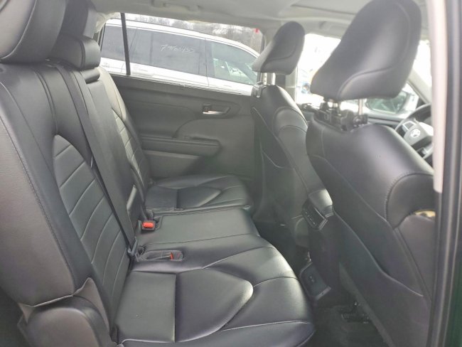 Salvage 2023 Toyota Highlander Xle in Green