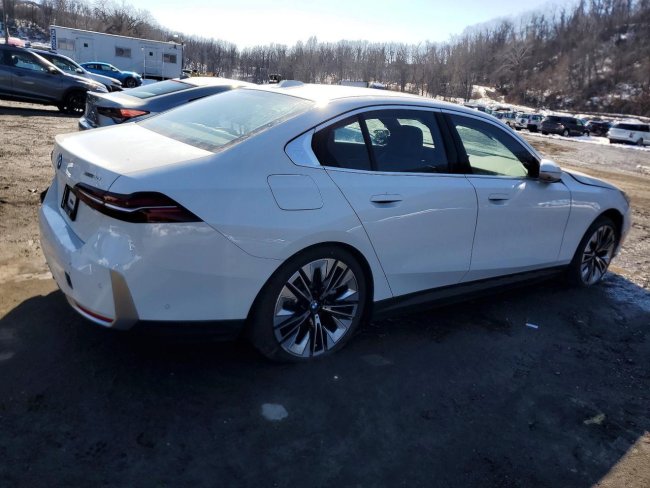 Salvage 2026 Bmw I5 Xdrive 40 in Белый