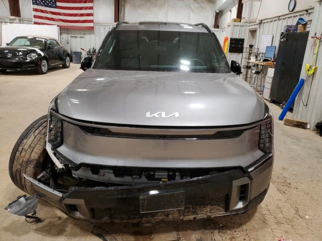 Salvage 2024 Kia Ev9 Gt-line in Gray