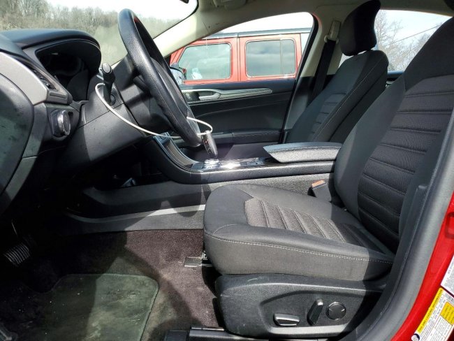 Salvage 2018 Ford Fusion Se in Burgundy